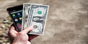 أفضل تطبيقات كسب المال في الإمارات العربية المتحدة