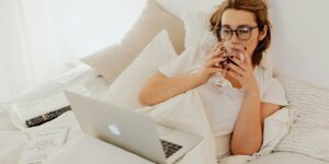 الربح من الانترنت: الدليل الشامل لـ الربح من مشاهدة الإعلانات وأهم النصائح لكسب المزيد