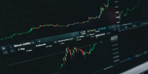 مصطلحات التداول: ما المقصود بفجوة القيمة العادلة العكسية وكيف تعمل؟