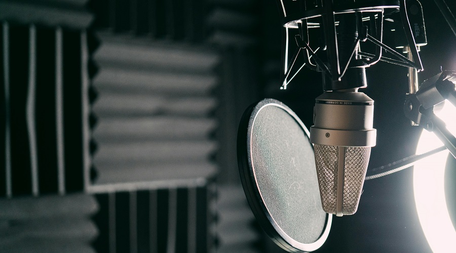 مقارنة بين أفضل بودكاست العملات المشفرة 2025