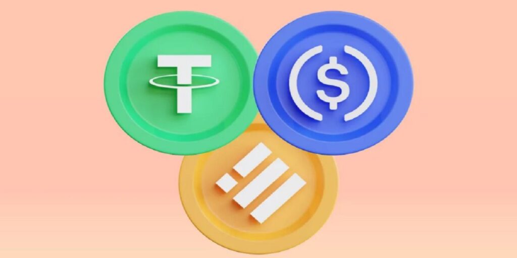 العملات المستقرة ذات العائد والفرق بينها وبين العملات المستقرة التقليدية