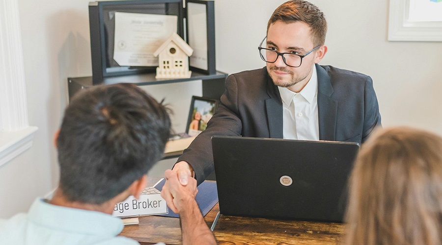 المستشار الاستثماري Investment Advisor